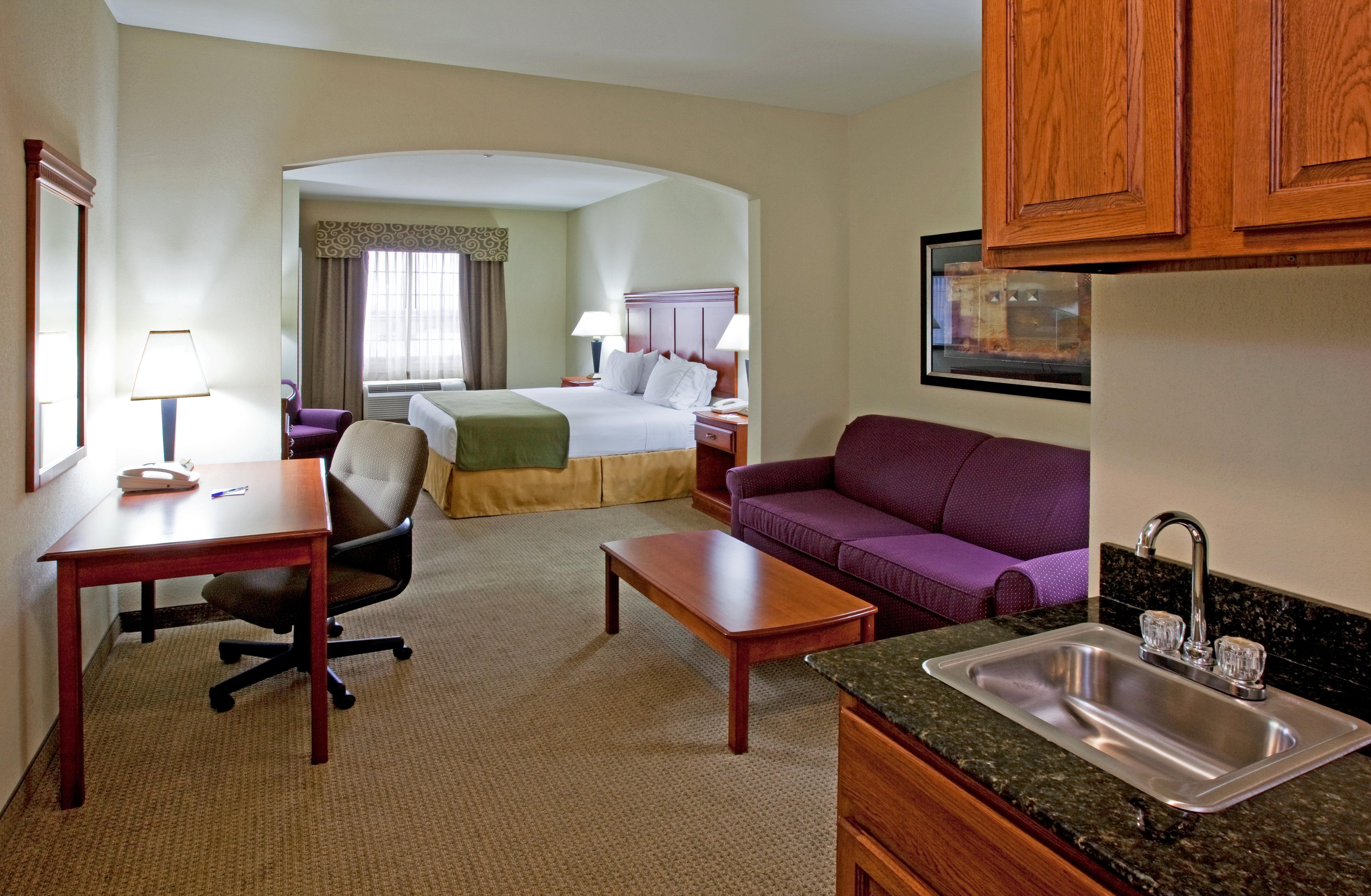 Holiday Inn Express Hotel And Suites Ada By Ihg Oda fotoğraf