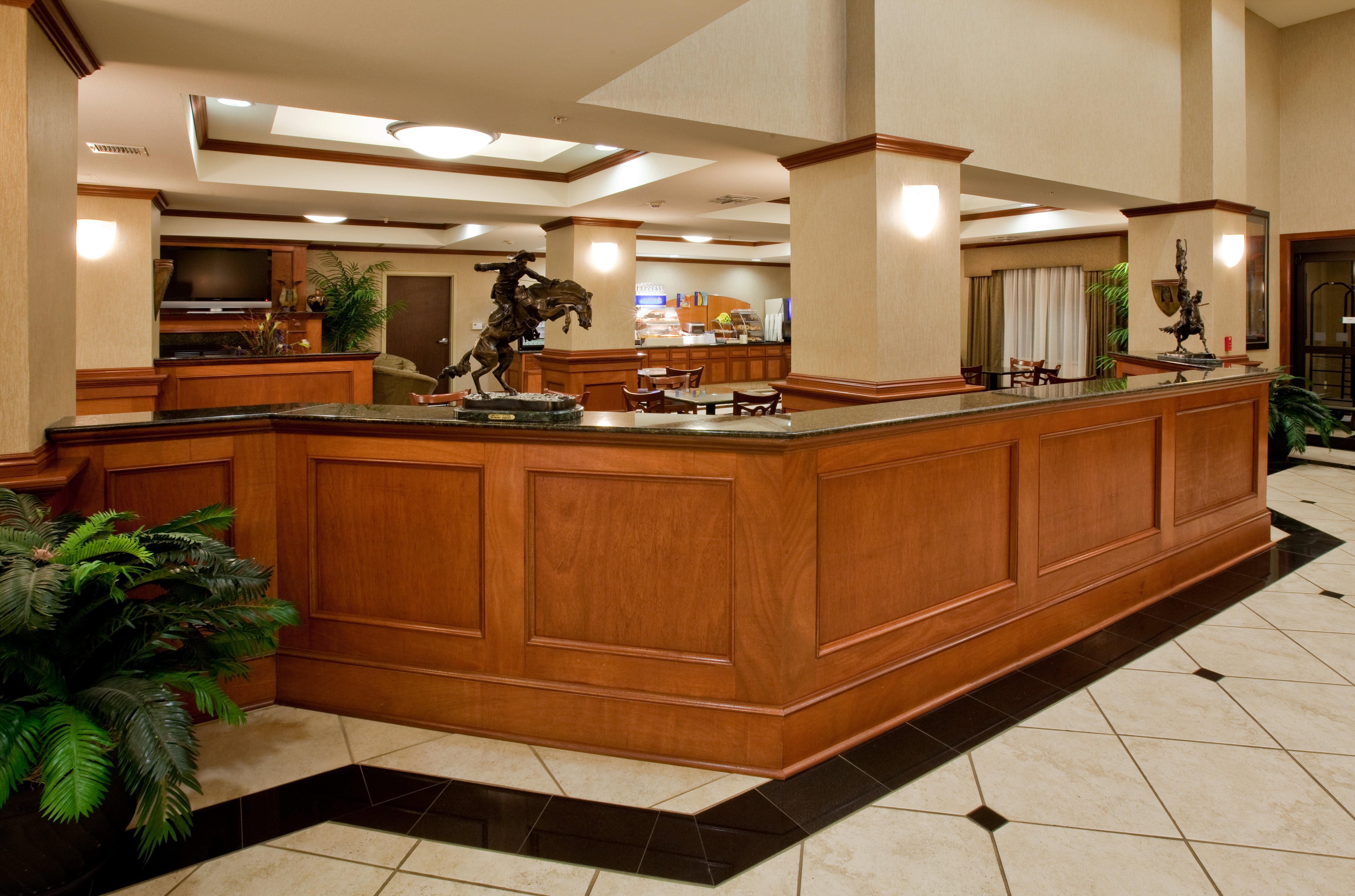 Holiday Inn Express Hotel And Suites Ada By Ihg Dış mekan fotoğraf