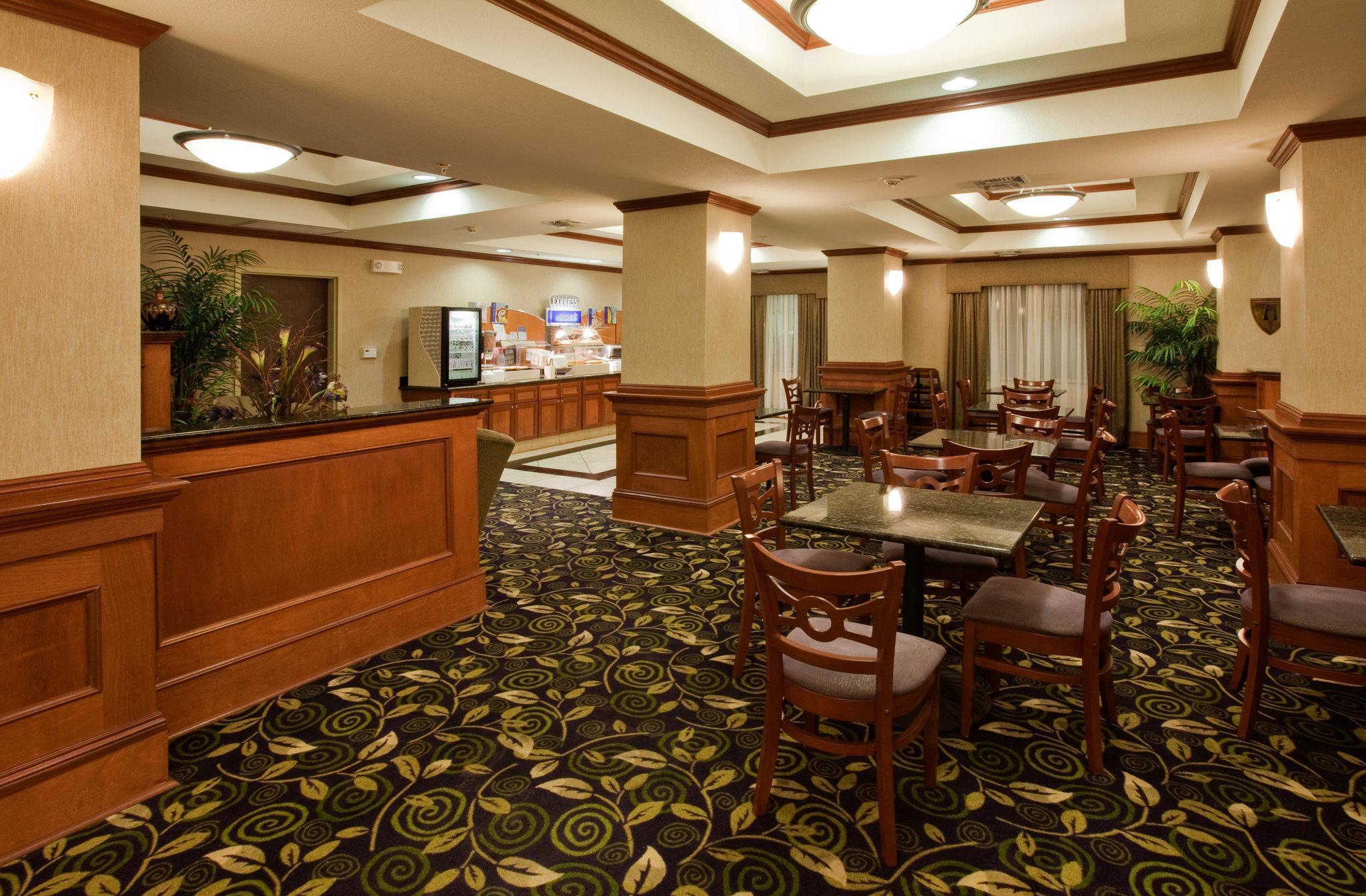 Holiday Inn Express Hotel And Suites Ada By Ihg Dış mekan fotoğraf
